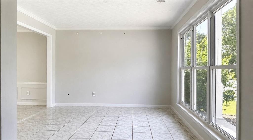 4 bedroom, 3 bathroom, 2,014 sq ft single family residence under contract at 2002 Chivalry Court, Lawrenceville, GA 30044 — photo 5