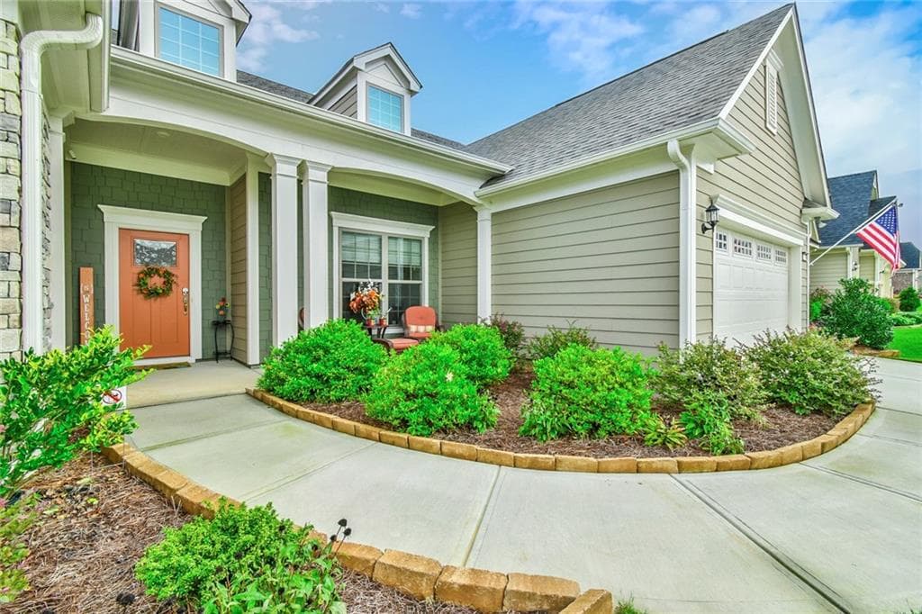 3 bedroom, 4 bathroom, 3,800 sq ft single family residence for sale at 5704 Miravista Way, Hoschton, GA 30548 — photo 2