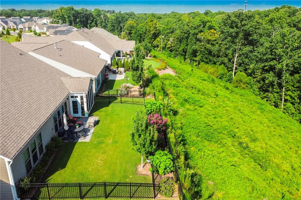 3 bedroom, 4 bathroom, 3,800 sq ft single family residence for sale at 5704 Miravista Way, Hoschton, GA 30548 — photo 10