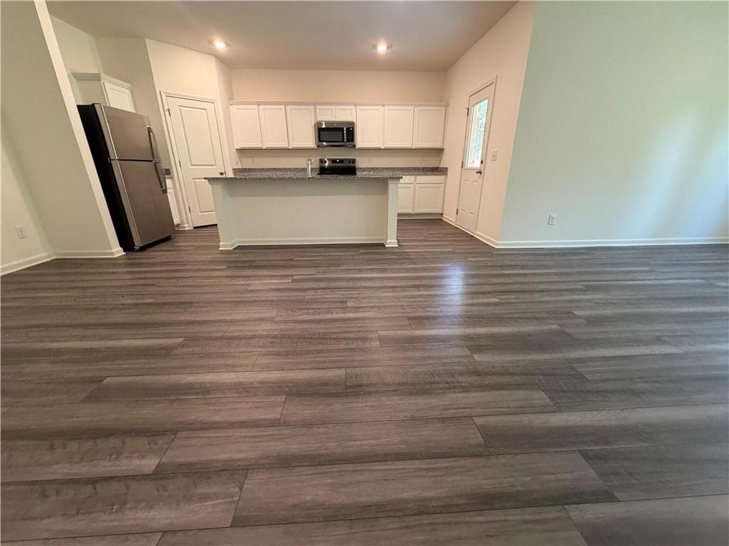4 bedroom, 3 bathroom, 2,002 sq ft single family residence for sale at 113 Maison Court, Mcdonough, GA 30253 — photo 2