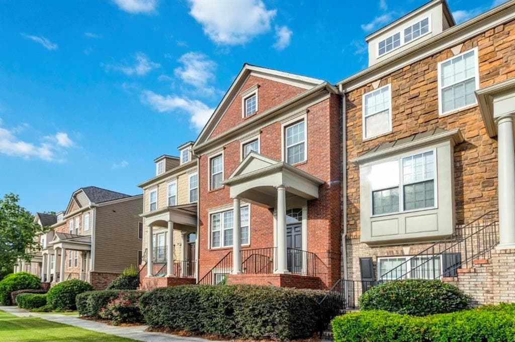 4 bedroom, 4 bathroom, 1,848 sq ft townhouse for sale at 4870 SELDON Way, Smyrna, GA 30080 — photo 2