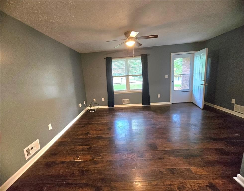 3 bedroom, 3 bathroom, 1,278 sq ft single family residence for rent at 3350 Scott Drive, Austell, GA 30106 for $1,900 a month — photo 6