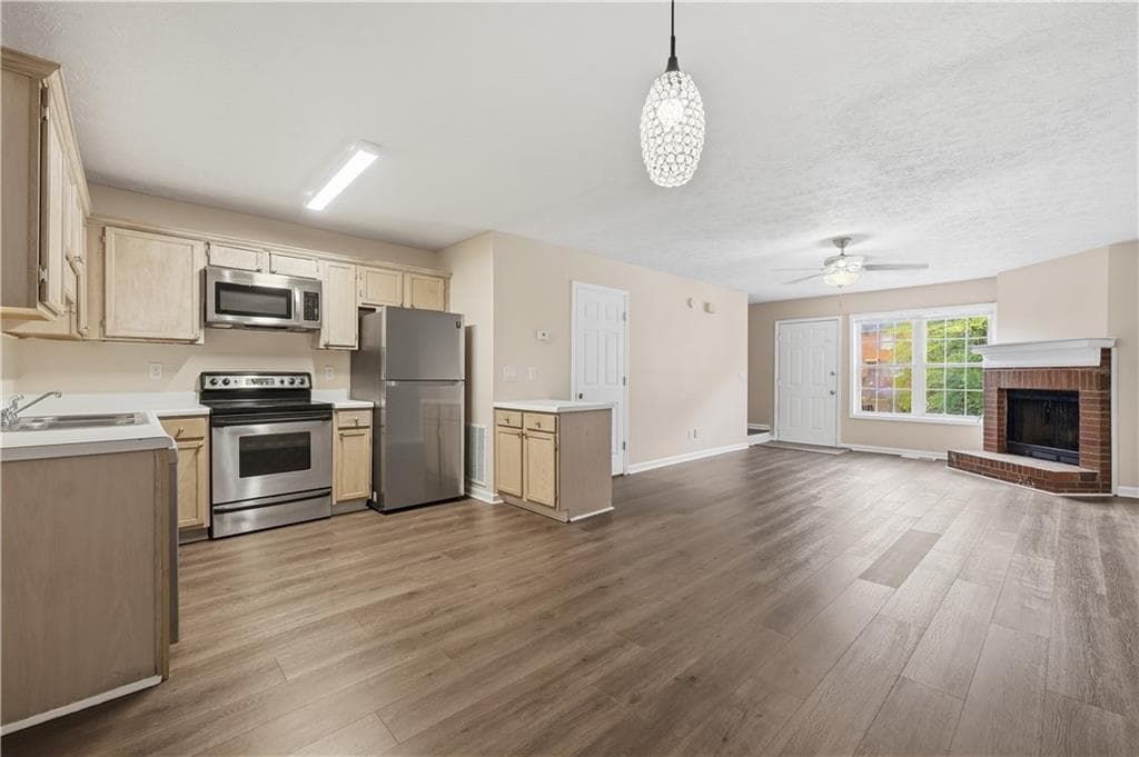 3 bedroom, 4 bathroom, 1,872 sq ft townhouse for sale at 135 Davis Mill Court, Lawrenceville, GA 30044 — photo 5