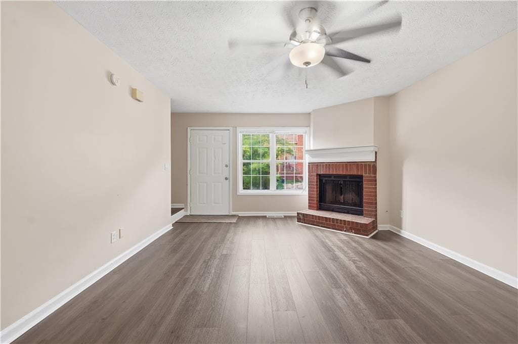 3 bedroom, 4 bathroom, 1,872 sq ft townhouse for sale at 135 Davis Mill Court, Lawrenceville, GA 30044 — photo 3