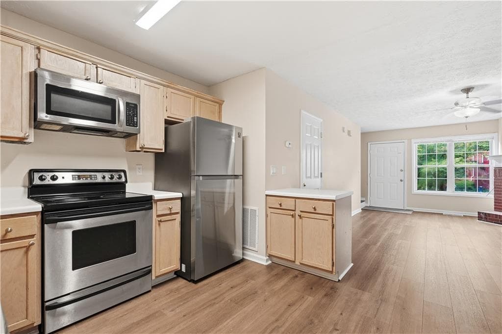 3 bedroom, 4 bathroom, 1,872 sq ft townhouse for sale at 135 Davis Mill Court, Lawrenceville, GA 30044 — photo 6