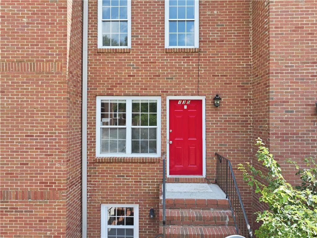 3 bedroom, 4 bathroom, 1,872 sq ft townhouse for sale at 135 Davis Mill Court, Lawrenceville, GA 30044 — photo 2