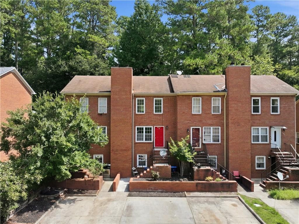 3 bedroom, 4 bathroom, 1,872 sq ft townhouse for sale at 135 Davis Mill Court, Lawrenceville, GA 30044