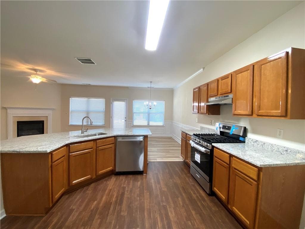 3 bedroom, 3 bathroom, 1,908 sq ft townhouse for sale at 3987 Isaac Court, Lilburn, GA 30047 — photo 5