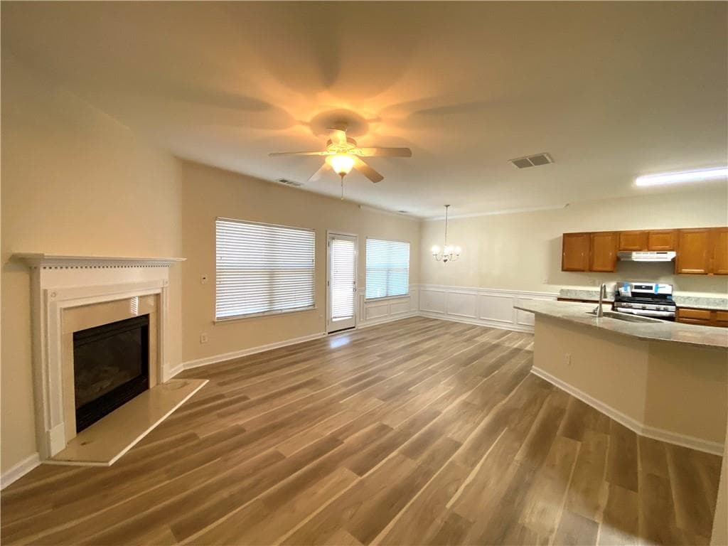 3 bedroom, 3 bathroom, 1,908 sq ft townhouse for sale at 3987 Isaac Court, Lilburn, GA 30047 — photo 7
