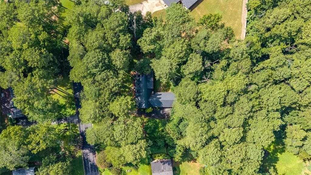 5 bedroom, 3 bathroom, 3,518 sq ft single family residence for sale at 2267 Oxbow Circle, Smoke Rise, GA 30087 — photo 3