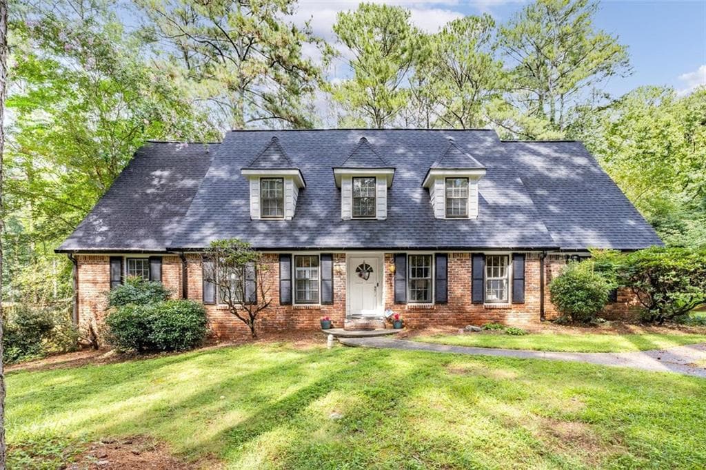 5 bedroom, 3 bathroom, 3,518 sq ft single family residence for sale at 2267 Oxbow Circle, Smoke Rise, GA 30087 — photo 4