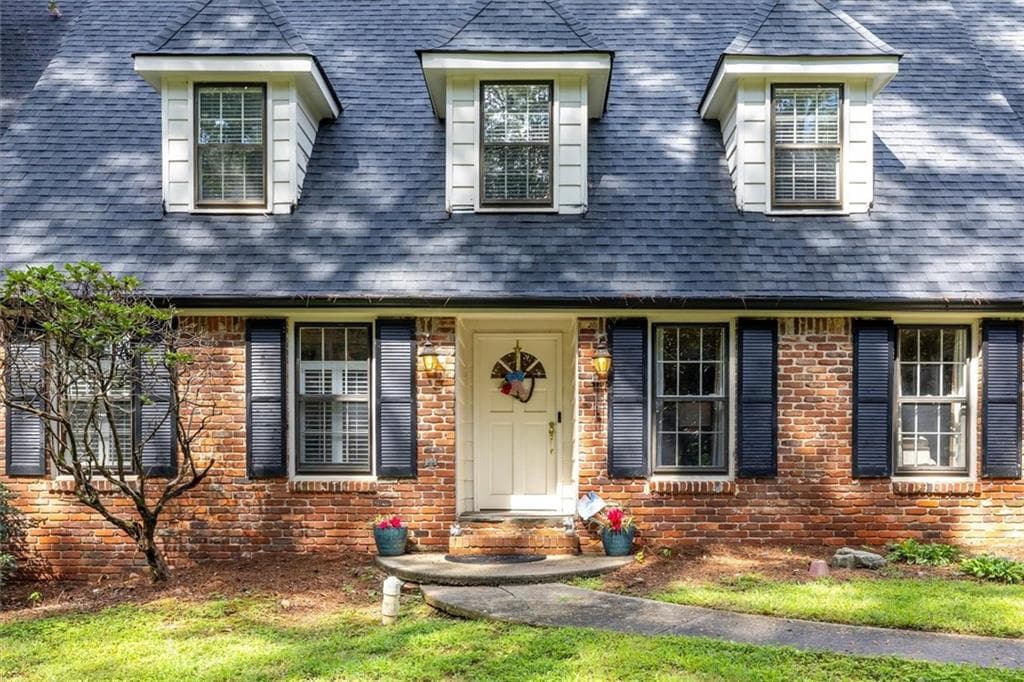 5 bedroom, 3 bathroom, 3,518 sq ft single family residence for sale at 2267 Oxbow Circle, Smoke Rise, GA 30087 — photo 5
