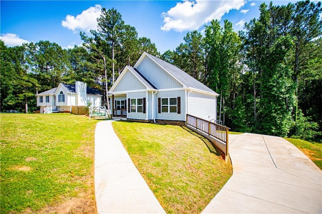 4 bedroom, 2 bathroom, 2,121 sq ft single family residence for sale at 133 Pebblebrook Way, Temple, GA 30179 — photo 5
