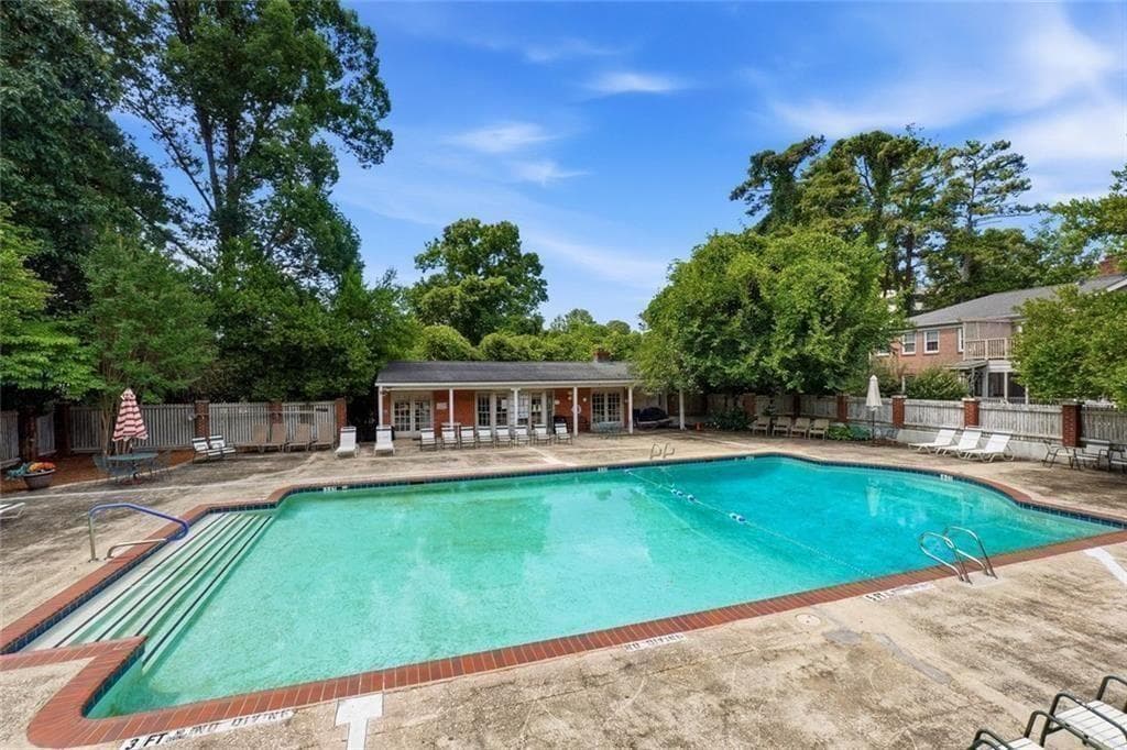 1 bedroom, 1 bathroom, 808 sq ft condominium under contract at 2355 Henderson Mill Road 4, Atlanta, GA 30345 — photo 3
