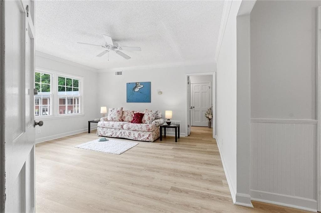 1 bedroom, 1 bathroom, 808 sq ft condominium under contract at 2355 Henderson Mill Road 4, Atlanta, GA 30345 — photo 4