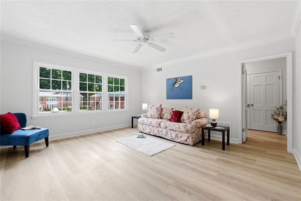 1 bedroom, 1 bathroom, 808 sq ft condominium under contract at 2355 Henderson Mill Road 4, Atlanta, GA 30345 — photo 5