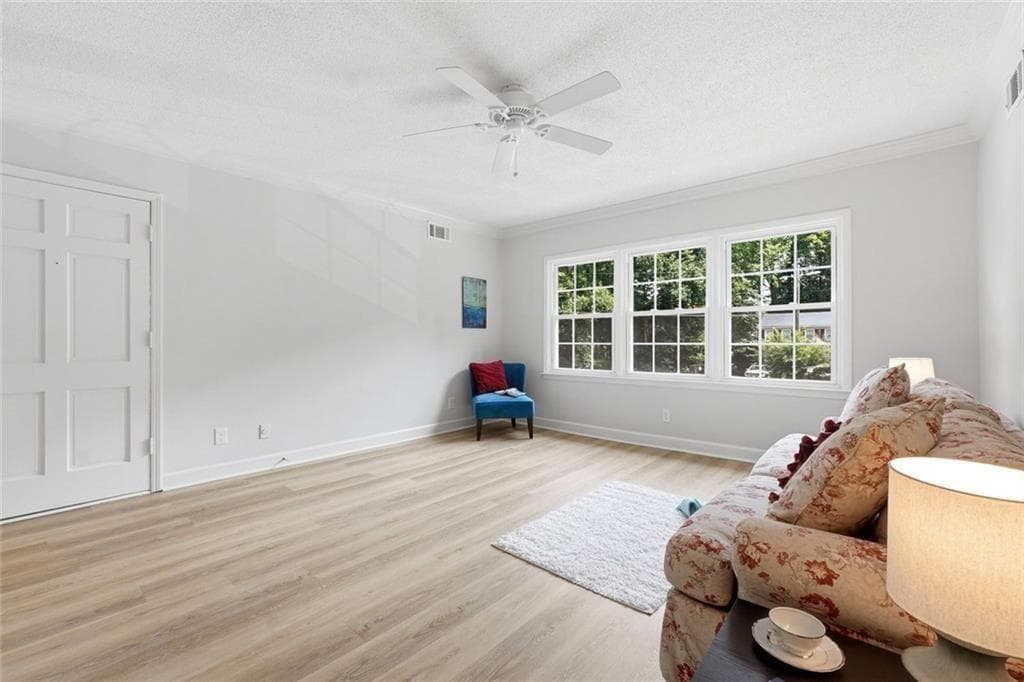 1 bedroom, 1 bathroom, 808 sq ft condominium under contract at 2355 Henderson Mill Road 4, Atlanta, GA 30345 — photo 7