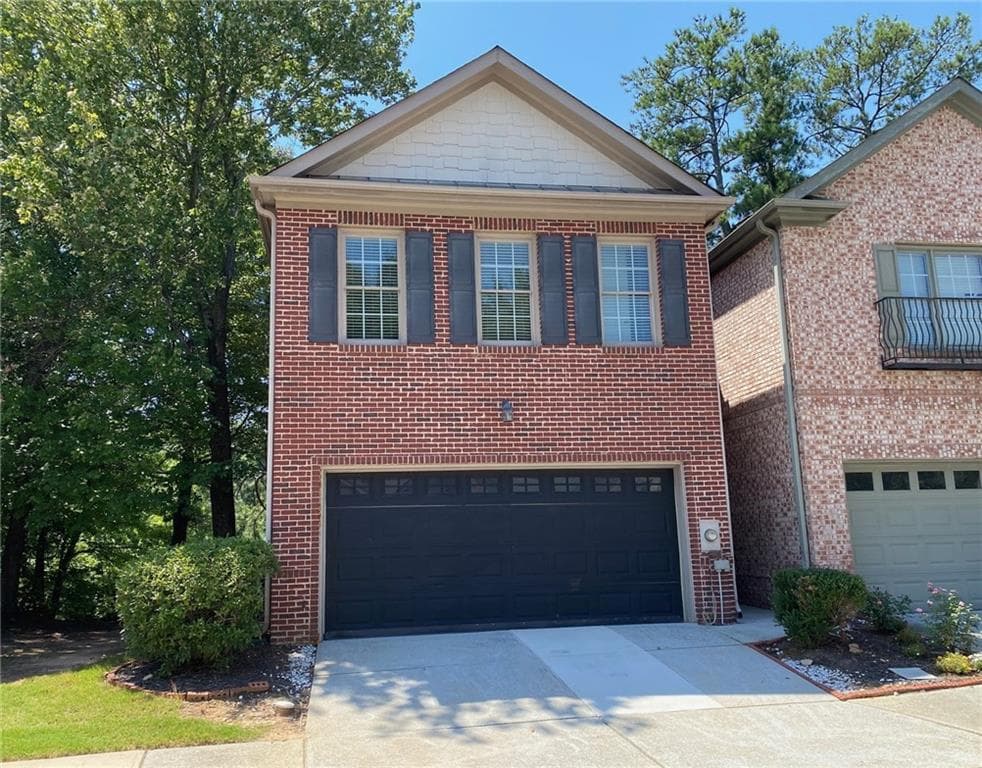 3 bedroom, 3 bathroom, 1,836 sq ft townhouse for sale at 1664 OAKBROOK LAKE Drive, Norcross, GA 30093 — photo 2