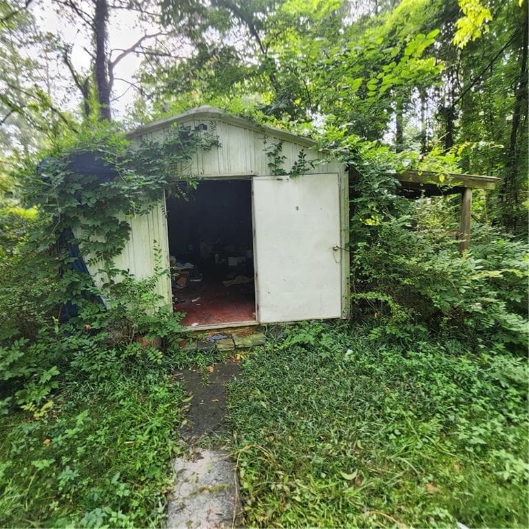 2 bedroom, 2 bathroom, 1,730 sq ft single family residence under contract at 5300 Flakes Mill Road, Ellenwood, GA 30294 — photo 9