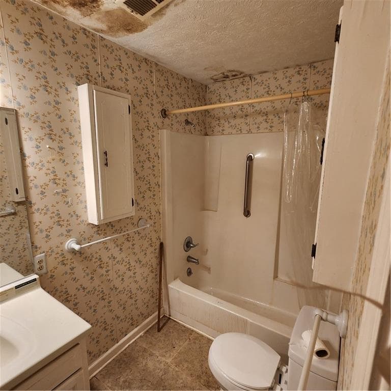 2 bedroom, 2 bathroom, 1,730 sq ft single family residence under contract at 5300 Flakes Mill Road, Ellenwood, GA 30294 — photo 3