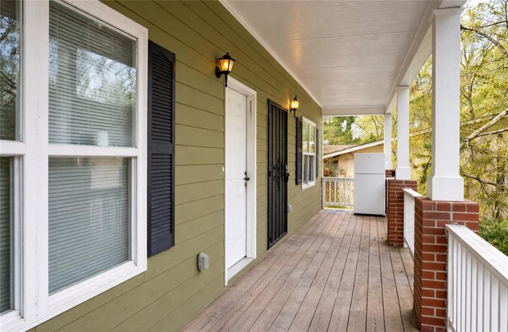 8 bedroom, 6 bathroom, 3,000 sq ft single family residence under contract at 2054 Joseph E Boone Boulevard, Atlanta, GA 30314 — photo 2