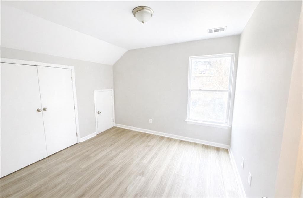 8 bedroom, 6 bathroom, 3,000 sq ft single family residence under contract at 2054 Joseph E Boone Boulevard, Atlanta, GA 30314 — photo 7