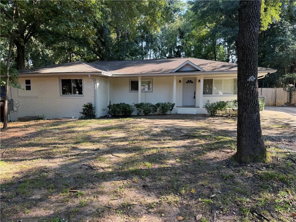 5 bedroom, 3 bathroom, 1,820 sq ft single family residence for sale at 2192 NE Dering Circle, Atlanta, GA 30345 — photo 2