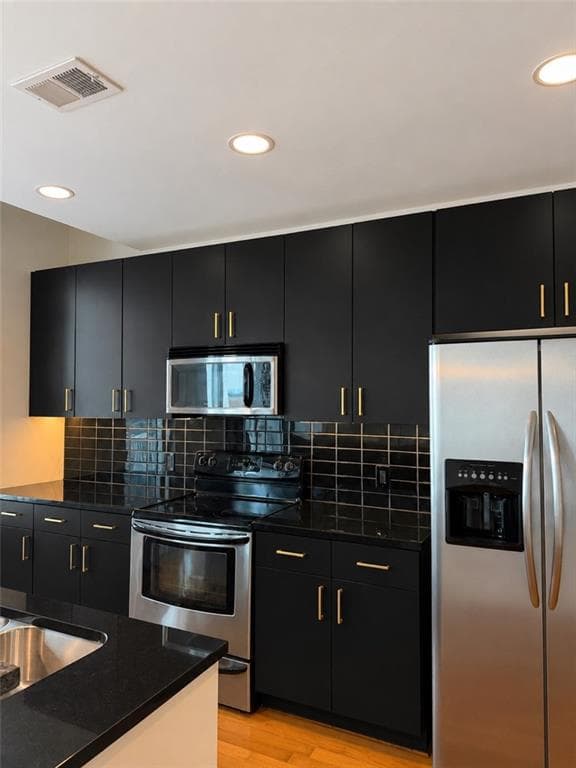 1 bedroom, 1 bathroom, 768 sq ft condominium for sale at 44 Peachtree Place 1628, Atlanta, GA 30309 — photo 2