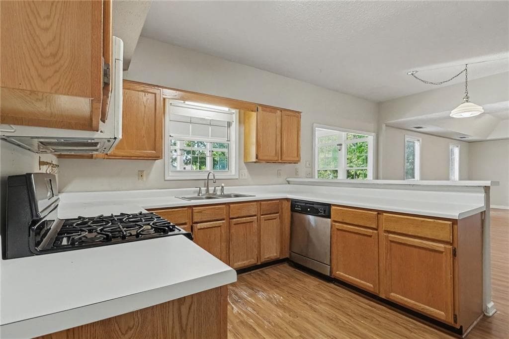 4 bedroom, 3 bathroom, 3,294 sq ft single family residence for sale at 2042 Fox Hound Way, Lawrenceville, GA 30043 — photo 8