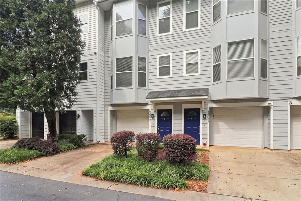 2 bedroom, 2 bathroom, 1,212 sq ft townhouse for sale at 951 Glenwood Avenue 2402, Atlanta, GA 30316