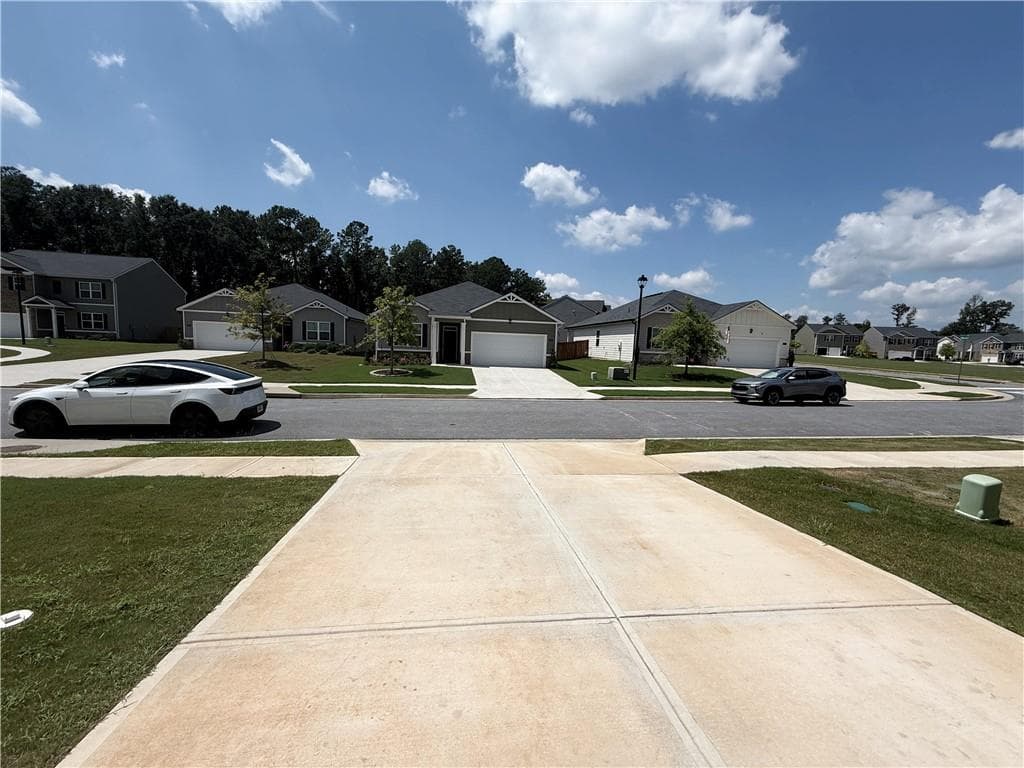 4 bedroom, 3 bathroom, 2,274 sq ft single family residence for rent at 174 woodbrook trl, Newnan, GA 30265 for $2,400 a month — photo 3