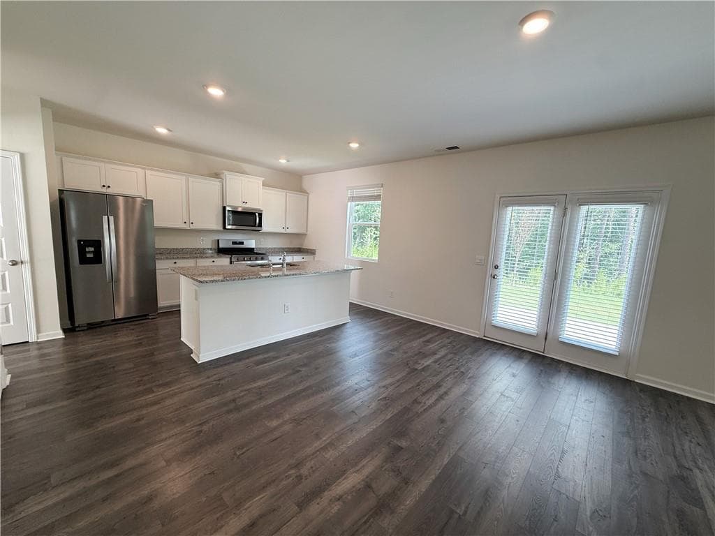 4 bedroom, 3 bathroom, 2,274 sq ft single family residence for rent at 174 woodbrook trl, Newnan, GA 30265 for $2,400 a month — photo 9