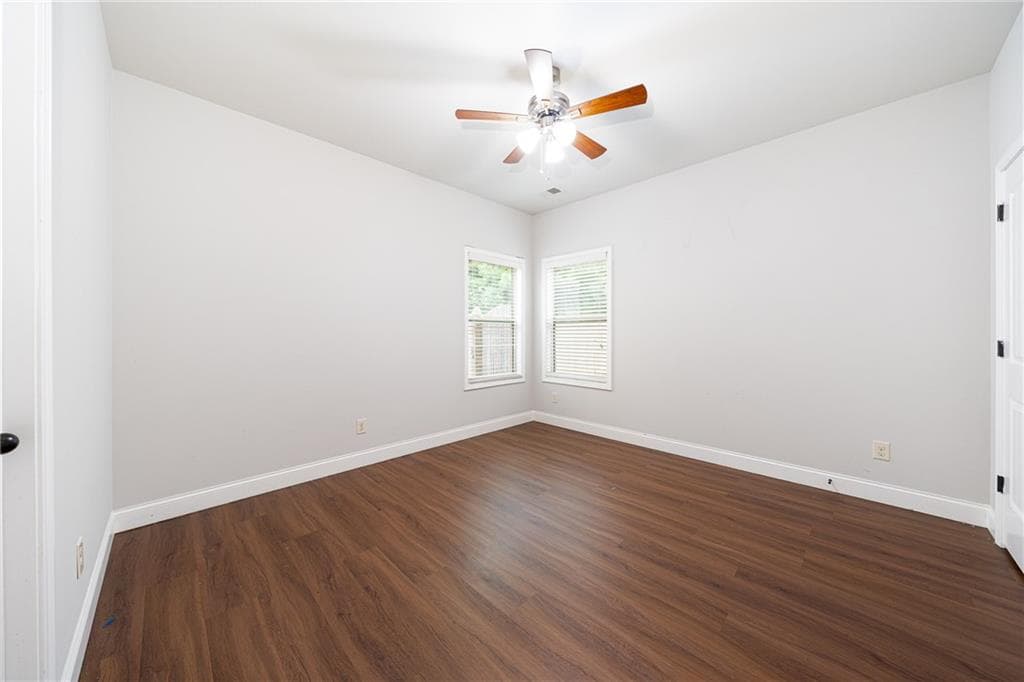4 bedroom, 3 bathroom, 2,838 sq ft single family residence for sale at 5543 Leaf Ridge Lane, Buford, GA 30518 — photo 6