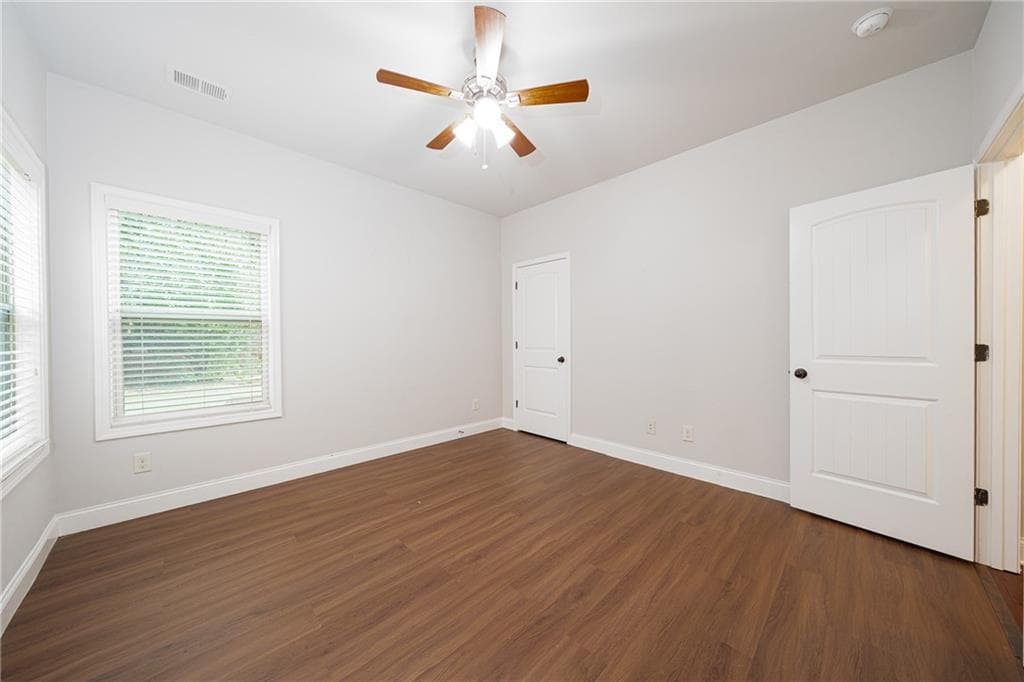 4 bedroom, 3 bathroom, 2,838 sq ft single family residence for sale at 5543 Leaf Ridge Lane, Buford, GA 30518 — photo 7