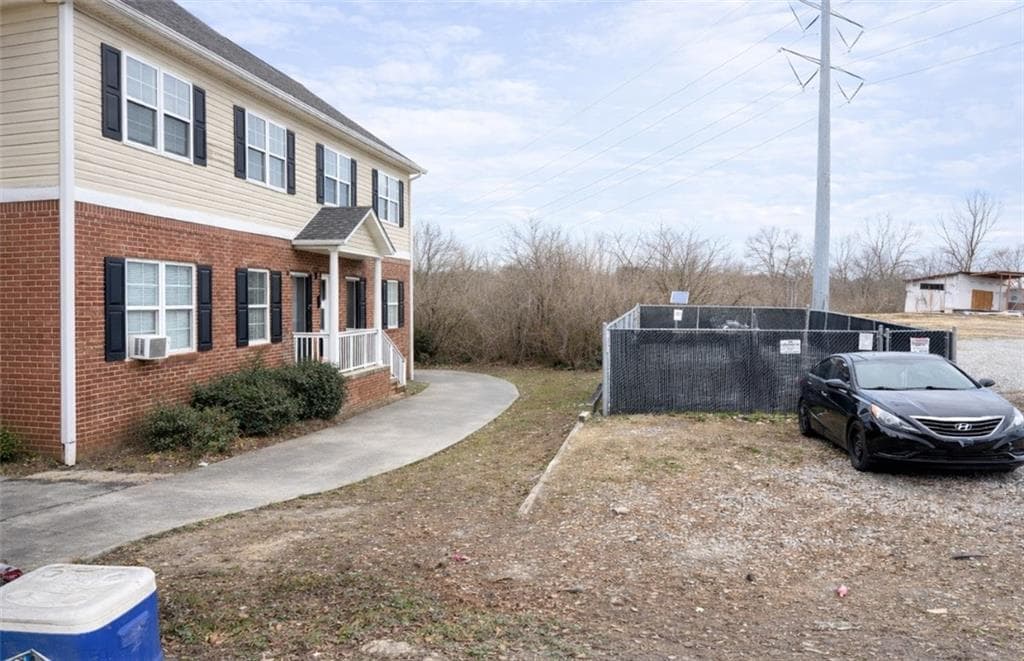 8 bedroom, 6 bathroom, 2,769 sq ft single family residence under contract at 308 Anderson Avenue, Atlanta, GA 30314 — photo 2