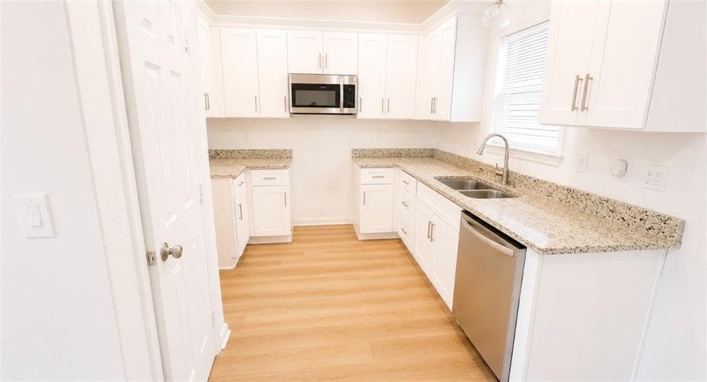 8 bedroom, 6 bathroom, 2,769 sq ft single family residence under contract at 308 Anderson Avenue, Atlanta, GA 30314 — photo 7