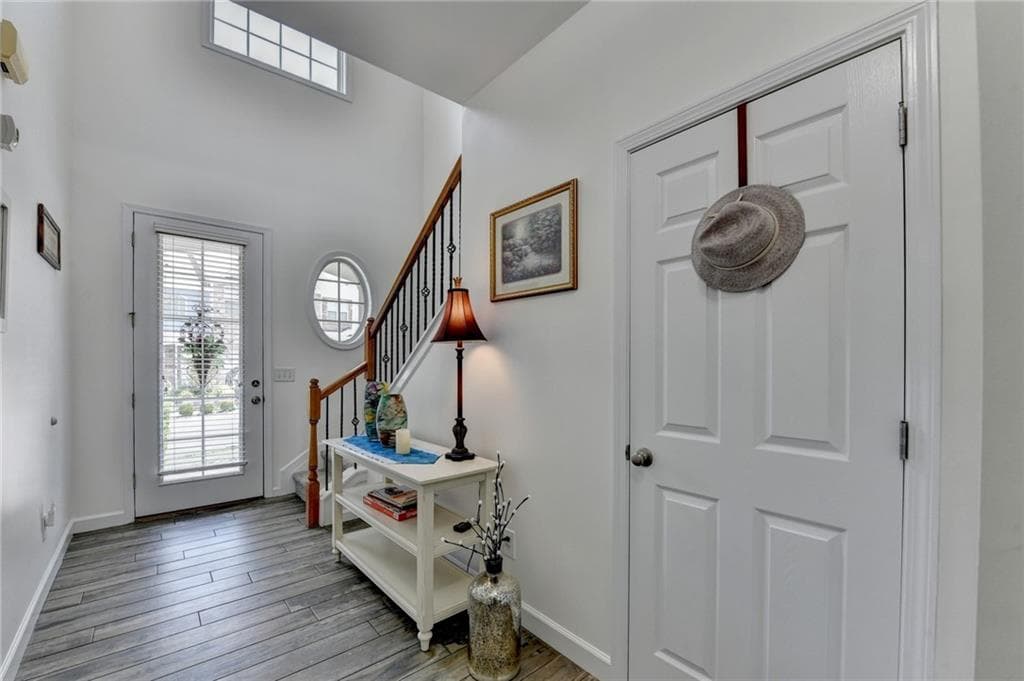 3 bedroom, 3 bathroom, 1,950 sq ft townhouse for sale at 3329 Castleberry Village Circle, Cumming, GA 30040 — photo 3