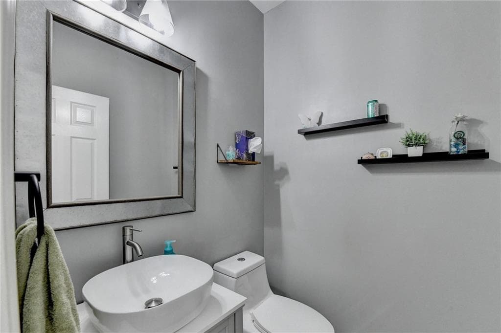 3 bedroom, 3 bathroom, 1,950 sq ft townhouse for sale at 3329 Castleberry Village Circle, Cumming, GA 30040 — photo 8