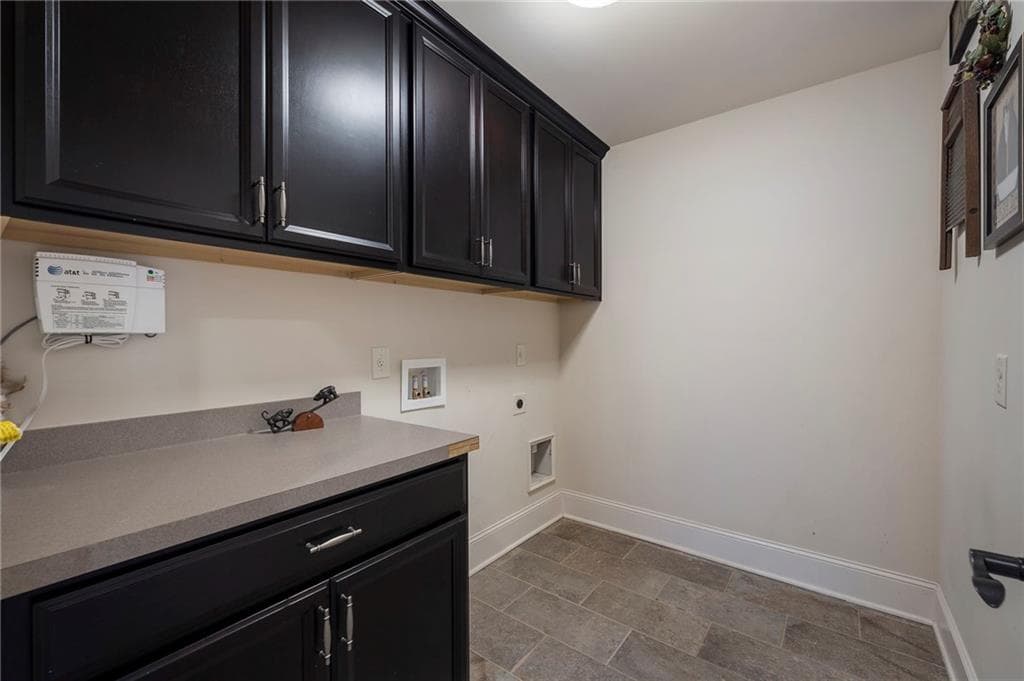 3 bedroom, 2 bathroom, 2,048 sq ft single family residence for sale at 119 Clover Way, Woodstock, GA 30188 — photo 8