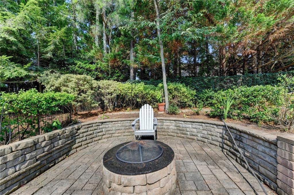 5 bedroom, 5 bathroom, 5,532 sq ft single family residence for sale at 7735 Little Aston Way, Duluth, GA 30097 — photo 4