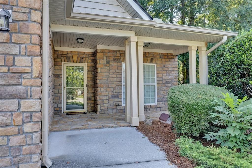 4 bedroom, 3 bathroom, 2,461 sq ft single family residence for sale at 10115 Malcolm Court, Covington, GA 30014 — photo 2