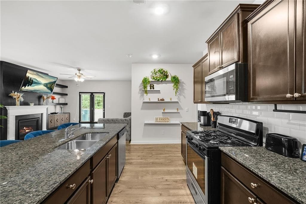 5 bedroom, 3 bathroom, 2,440 sq ft single family residence under contract at 850 Bentley Drive, Fairburn, GA 30213 — photo 7