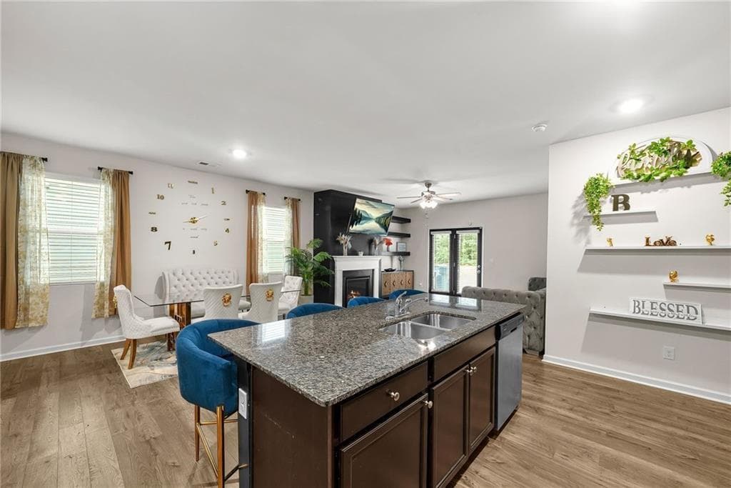 5 bedroom, 3 bathroom, 2,440 sq ft single family residence under contract at 850 Bentley Drive, Fairburn, GA 30213 — photo 8
