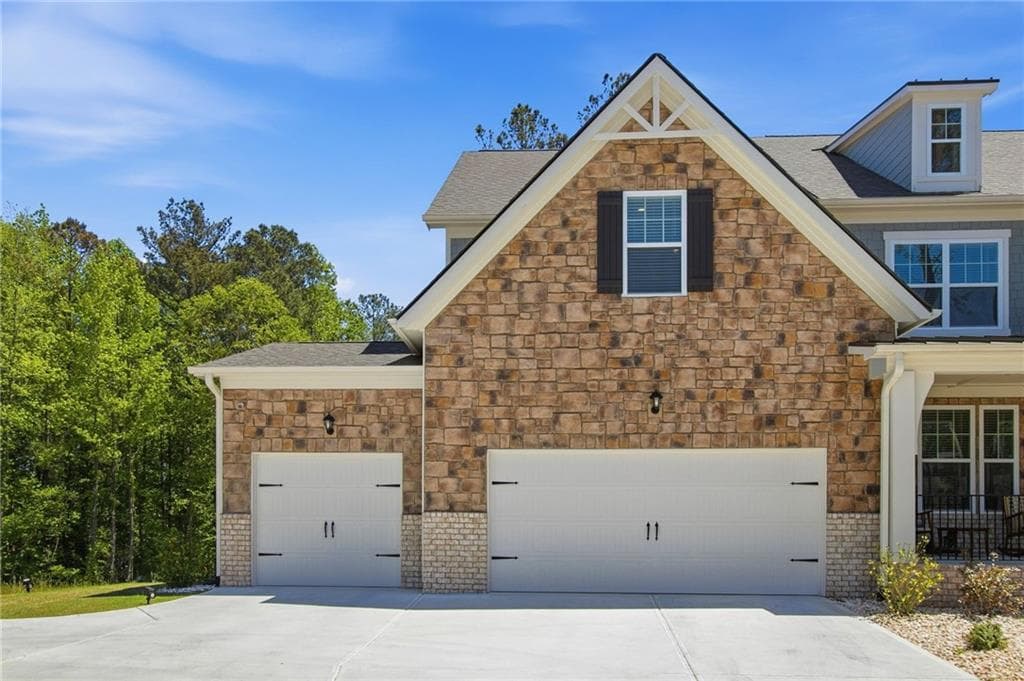 5 bedroom, 4 bathroom, 3,829 sq ft single family residence for sale at 25 Timber Trace, Newnan, GA 30263 — photo 2