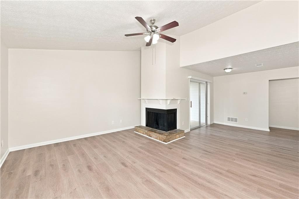 3 bedroom, 2 bathroom, 1,131 sq ft single family residence under contract at 3246 Fescue Circle, Lawrenceville, GA 30044 — photo 2
