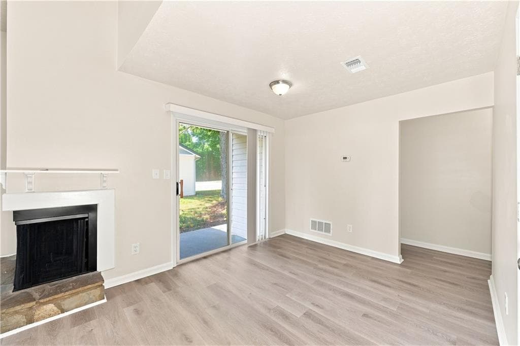 3 bedroom, 2 bathroom, 1,131 sq ft single family residence under contract at 3246 Fescue Circle, Lawrenceville, GA 30044 — photo 4
