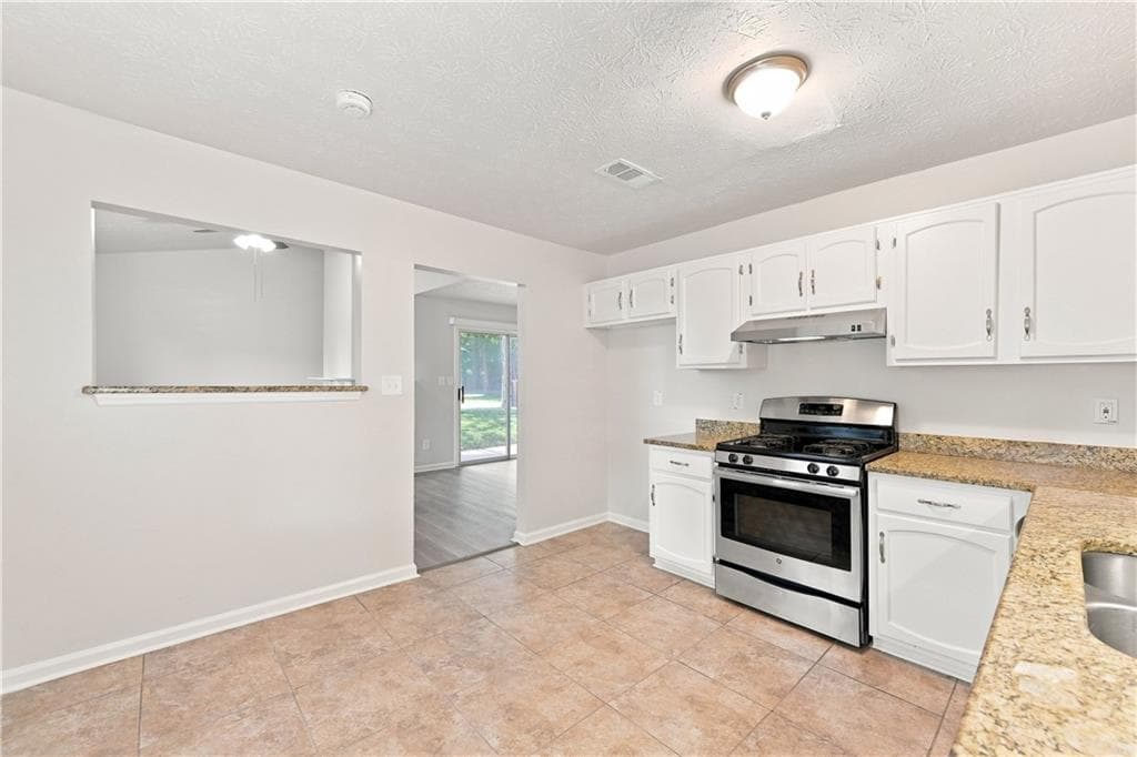 3 bedroom, 2 bathroom, 1,131 sq ft single family residence under contract at 3246 Fescue Circle, Lawrenceville, GA 30044 — photo 5