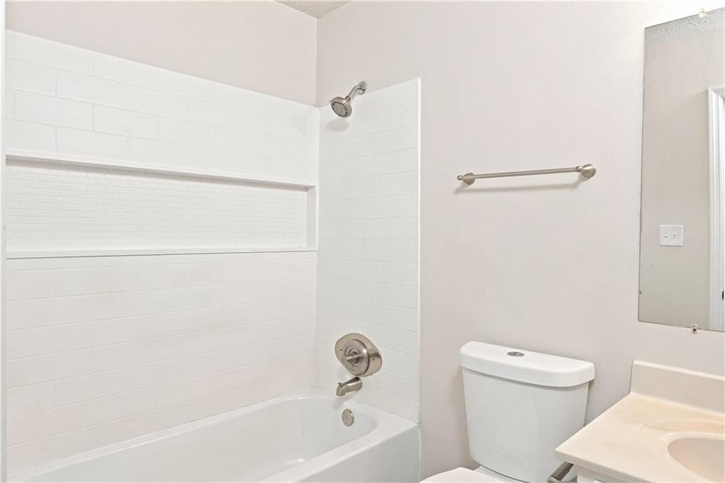 3 bedroom, 2 bathroom, 1,131 sq ft single family residence under contract at 3246 Fescue Circle, Lawrenceville, GA 30044 — photo 9