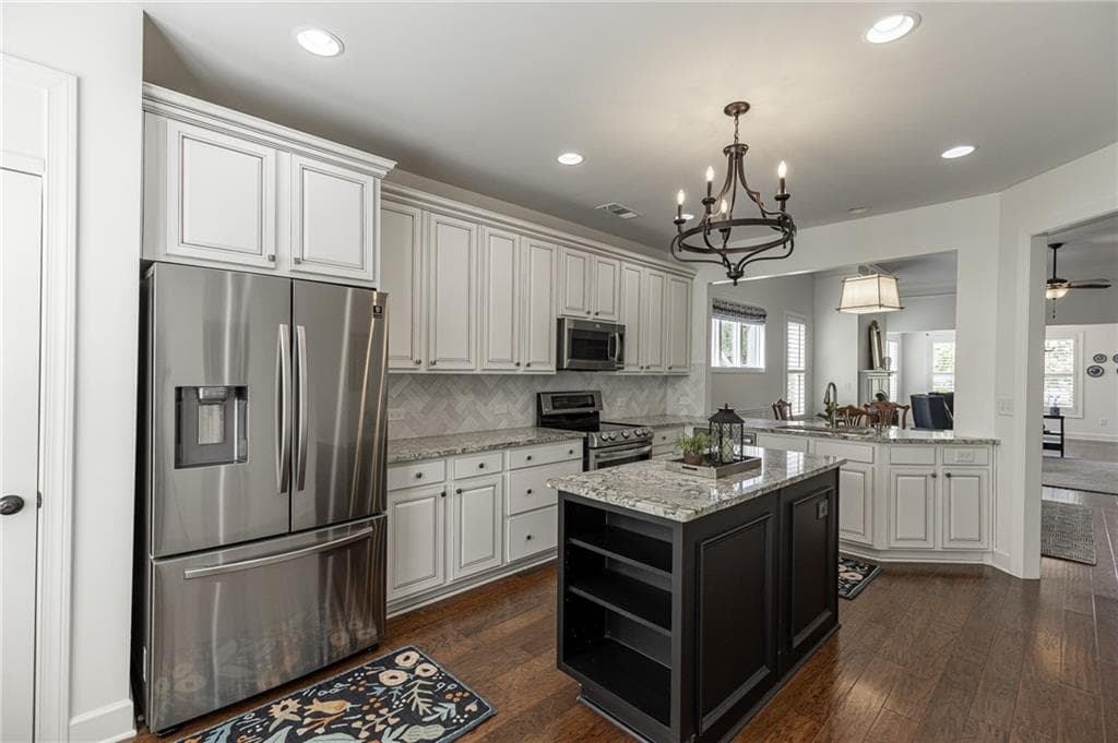 3 bedroom, 2 bathroom, 1,921 sq ft single family residence for sale at 3522 Blue Cypress Cove, Gainesville, GA 30504 — photo 3