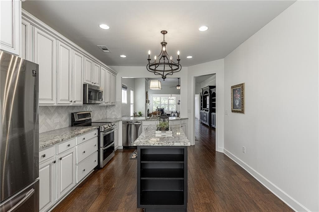 3 bedroom, 2 bathroom, 1,921 sq ft single family residence for sale at 3522 Blue Cypress Cove, Gainesville, GA 30504 — photo 4